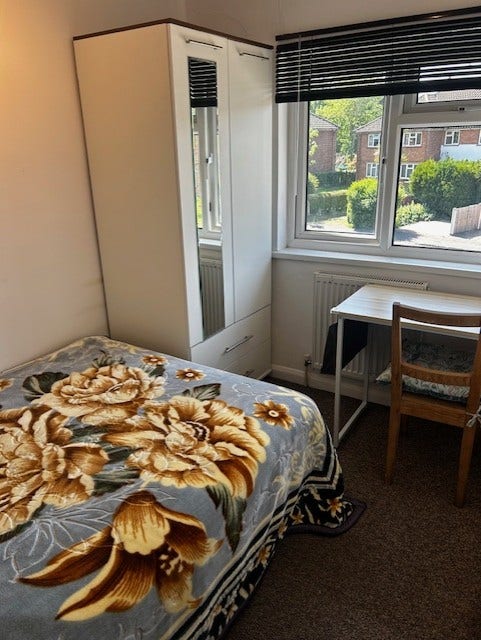 Room in clean friendly hi-spec house. Low deposit  Main Photo
