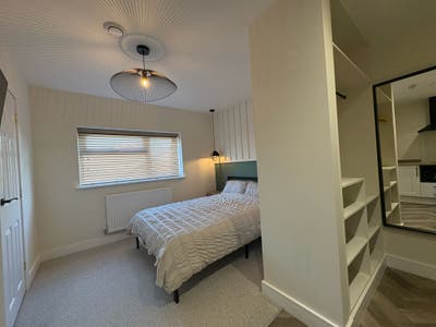 Large Studio - City Cente Location! Main Photo