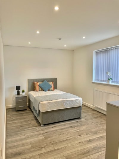 Spacious single room with lovely ensuite Main Photo