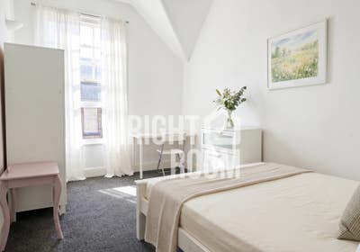 6 Bed Flat | City Centre PO1 | Commercial Rd | UoP Main Photo