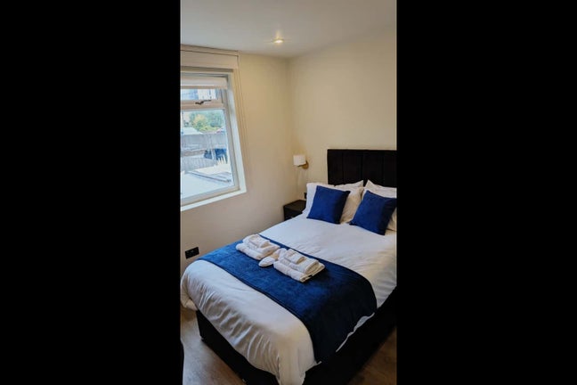 Spacious Double Room in with Private Bathroom WD17 Main Photo