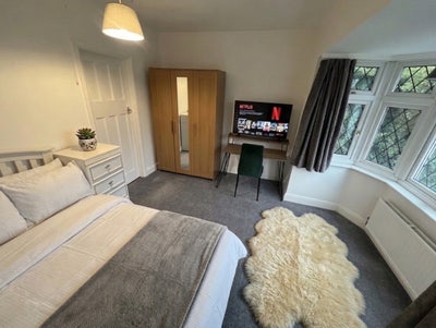 Bright spacious double room - All Bills Included Main Photo