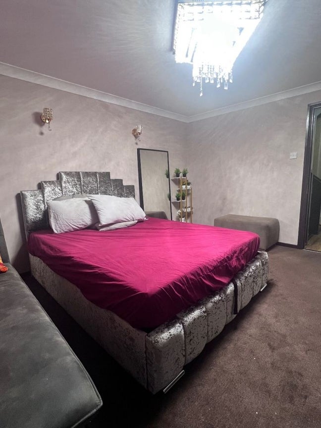 2 Rooms Available – CR4 1XU | All Bills Included Main Photo