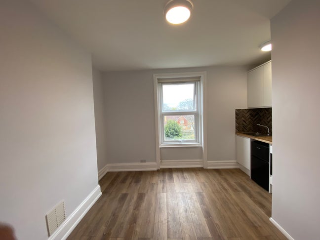 2nd Floor Studio Flat - Bower Mount Road Main Photo