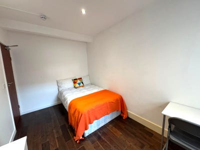 4 Mins to Willesden Junction – Bills Included Main Photo