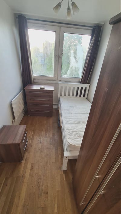 Single Room in SW15 | Bills Inc | Roehampton Main Photo