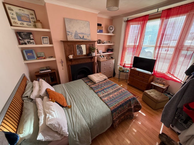 Spacious & Sunny Double Room! 🌟 Main Photo
