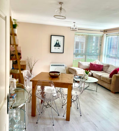 Riverside, luxury 2 bed apartment.  Main Photo