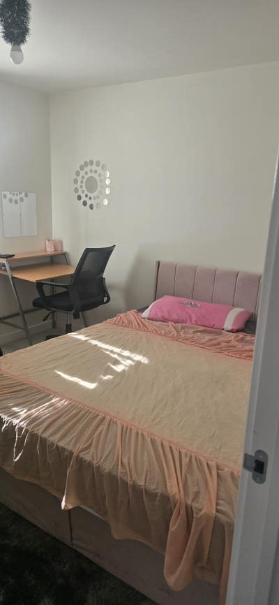 Cozy room with all bills included Main Photo