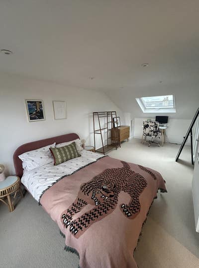 Loft Room w Ensuite Available  Main Photo