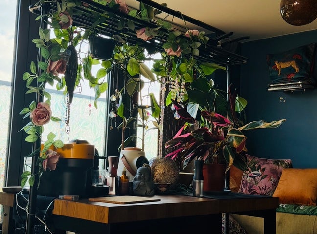 🌱Deluxe Double Bedroom in Peaceful Home - INC  Main Photo