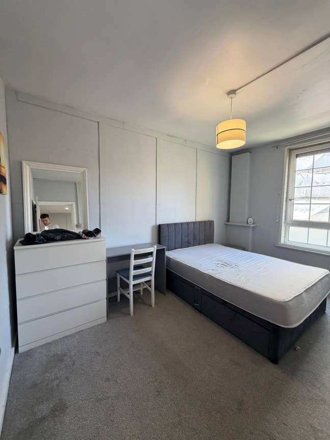 🚀 Canary Wharf life starts 8 mins from your door Main Photo