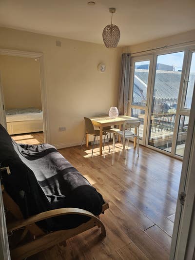 2 double bedroom flat with roof terrace, quite & b Main Photo
