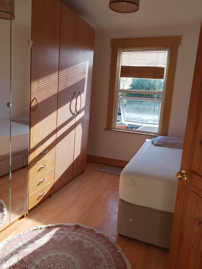 Ilford Lane Single Room to Rent (excl bills) Main Photo