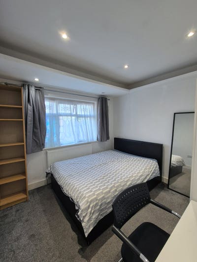 Newly REFURB house  - Bright Double Room Edgware Main Photo