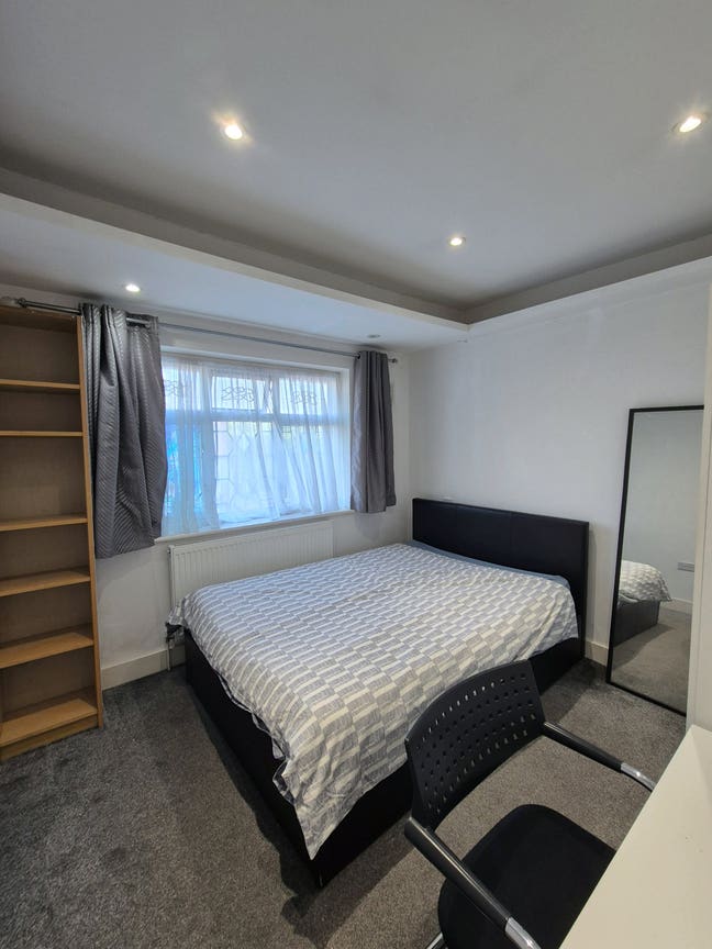 Newly REFURB house  - Bright Double Room Edgware Main Photo