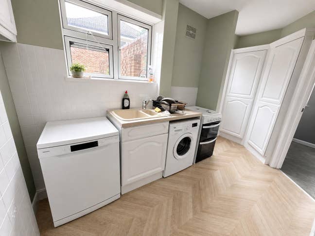 Newly renovated clean room for rent   Main Photo