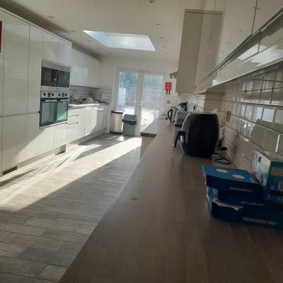 Spacious High Quality Room Available Main Photo
