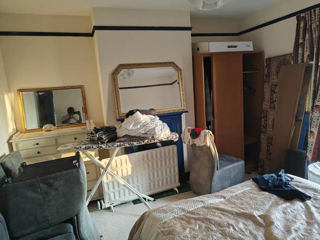 Double bed situated close to Lidl, Morrisons Asda Main Photo