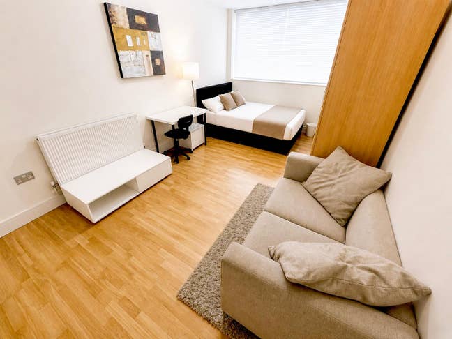 Very Spacious Double Room in Luxury Flat!Concierge Main Photo