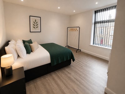 Modern Rooms | Bills Inc | Fast WiFi | FreeParking Main Photo