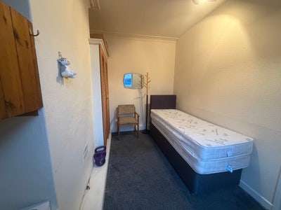 Single room available for rent Main Photo