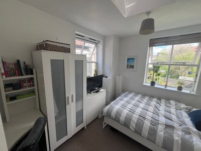 Double room to rent in a prime location Main Photo