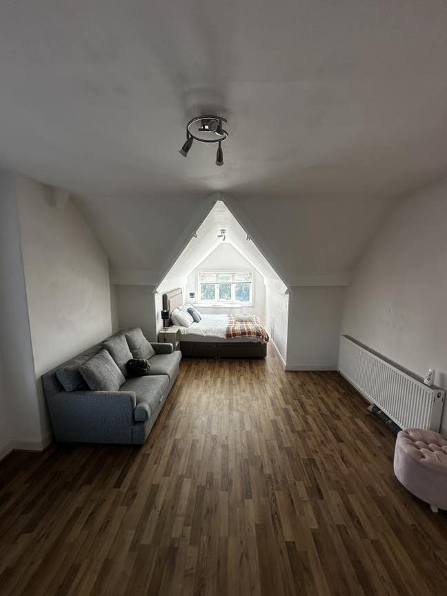X8 Self Contained Studios  Main Photo