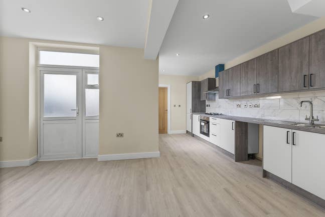 4 Bed Semi-Detached House in PE2 Main Photo