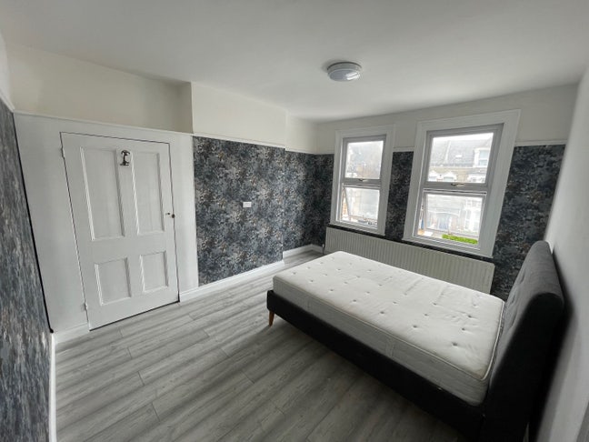 “ Large studio for rent “ Main Photo