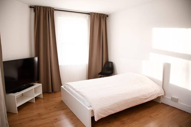 Large Double Room &pound;950 Bills Inc | Quiet Home Main Photo