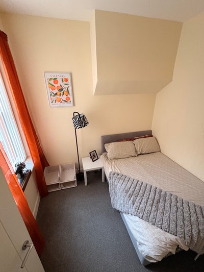 Small double room in large flat  Main Photo
