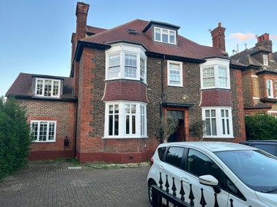 Epic double room right by Tooting common  Main Photo