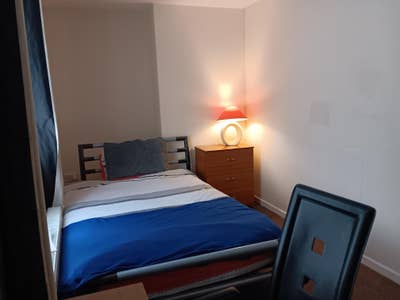 Double bedroom. Clean, quiet home.  Main Photo