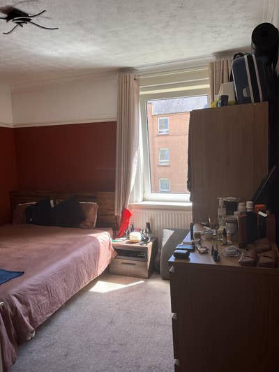 Comfortable room in 2 Bed Flat Main Photo