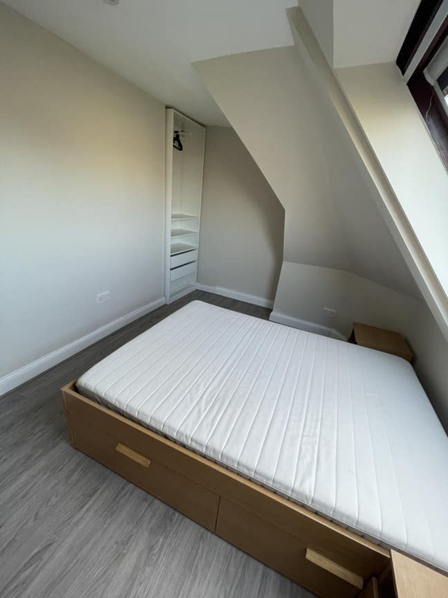 Spacious double room to rent in modern flat share  Main Photo