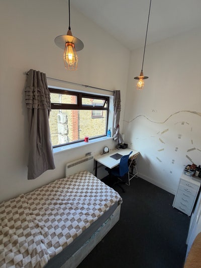 Single room bills included  Main Photo
