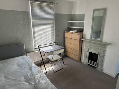 1 double bedrooms available now Main Photo