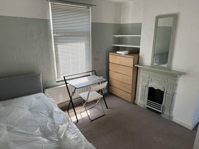 1 double bedrooms available now Main Photo