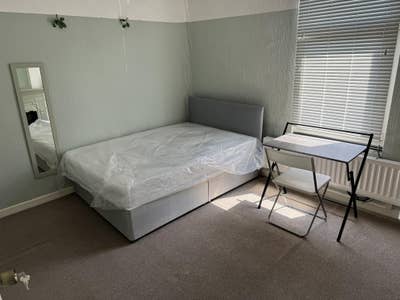 1 double bedrooms available now Main Photo