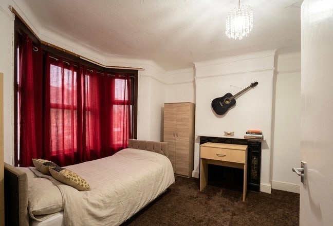 Master room available! Main Photo