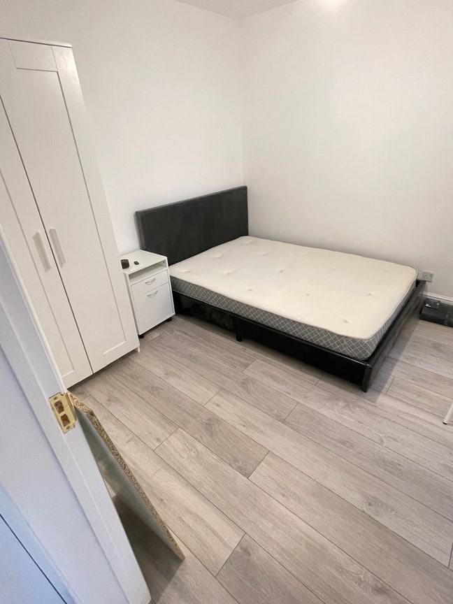Rooms Next to Qe Main Photo