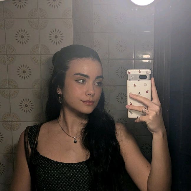 Professional Female seeks a double room Main Photo