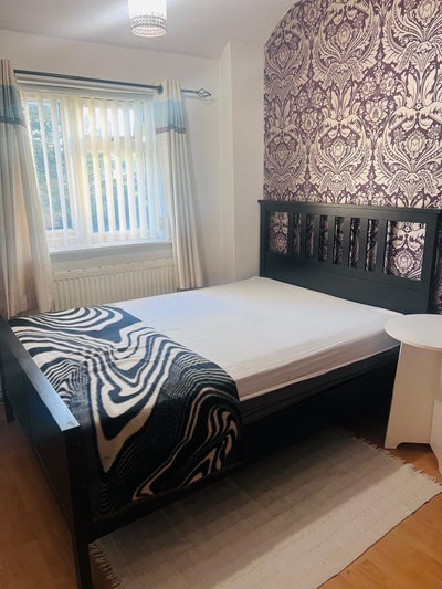 Clean Double Room, Close to Train/Bus Station Main Photo