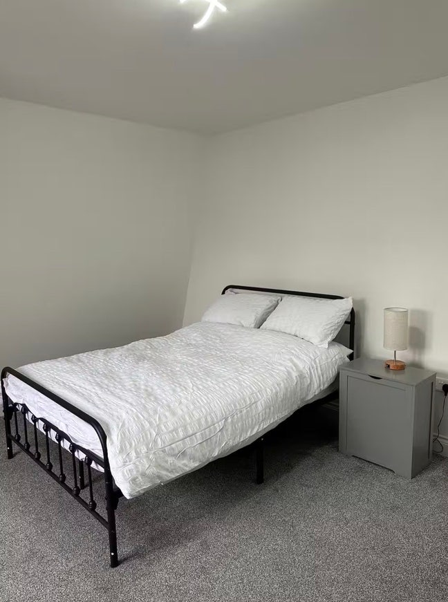 Large Double Room Main Photo