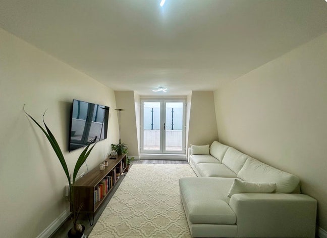 Large Double Room Main Photo