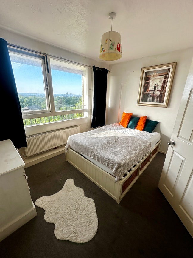 Double Room available now in Roehampton Main Photo
