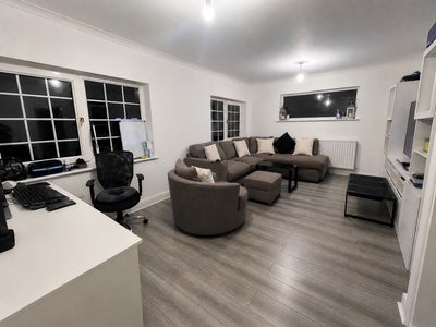 Huge Room in Detached House SE9 | Garden | Gym Main Photo