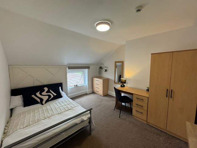 Modern Room - ALL Bills included  Main Photo