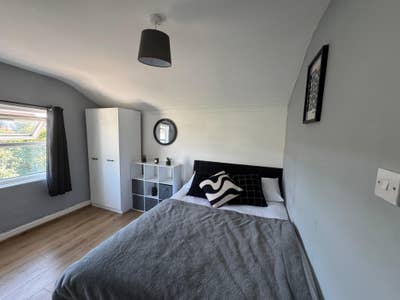 Modern room close to city center  Main Photo